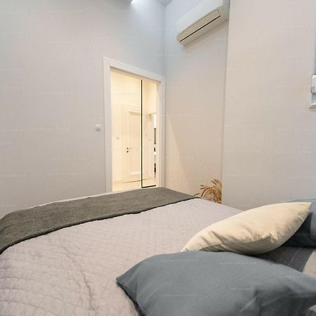 Apartamento St Francis Of Assisi Superior Budapest Exterior foto